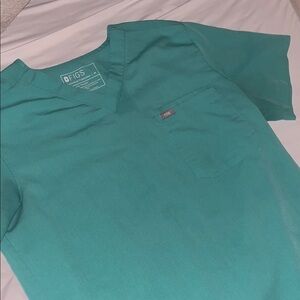 FIGS Men's Green Scrub Top